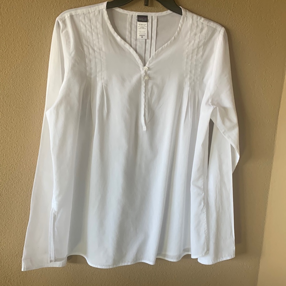 Patagonia 100% cotton tunic, women's medium White. This is a large roomy medium.